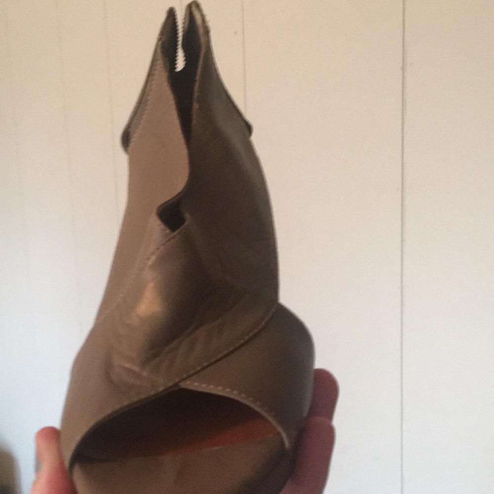 Heels - Picture 2 of 2